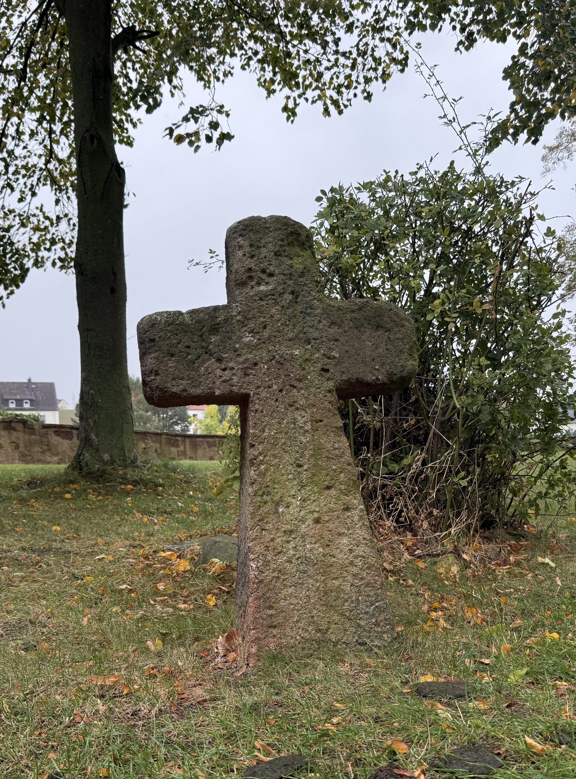 Sühnekreuz auf dem Nikolaikirchhof in Geithain